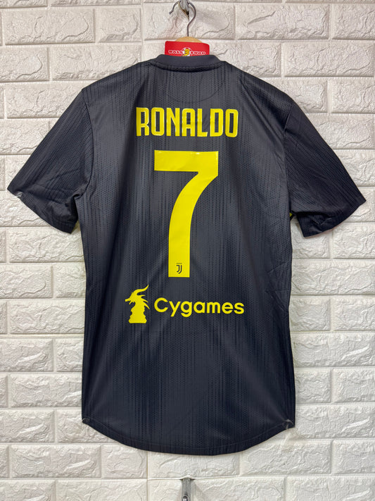 2018-19 祖雲達斯第三作客 7 RONALDO "更衣室球員版"球衣