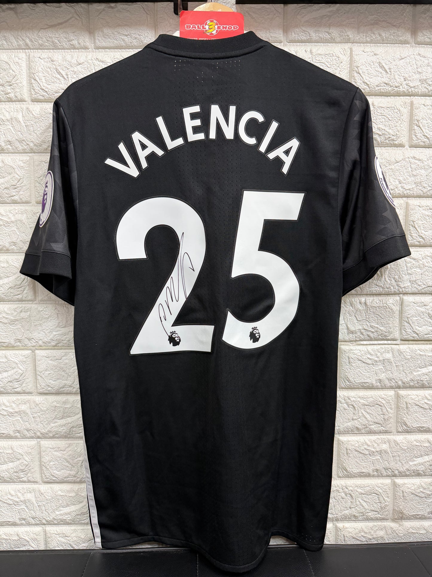 2017-18 曼聯作客「更衣室球員版」25 Valencia 簽名球衣